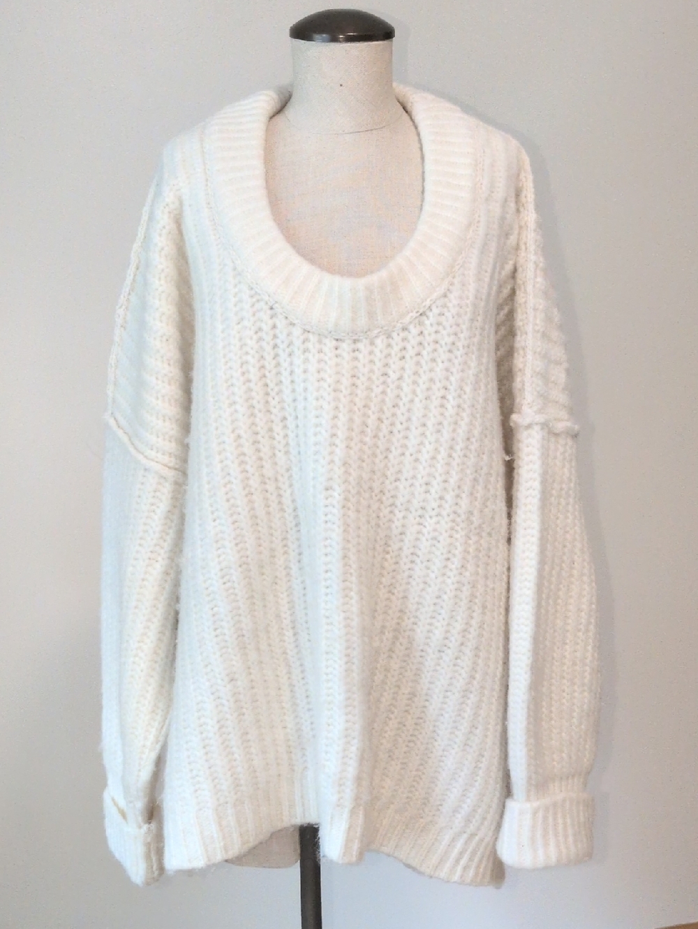M Free People Ivory Scoop Neck Chunky Knit Sweater